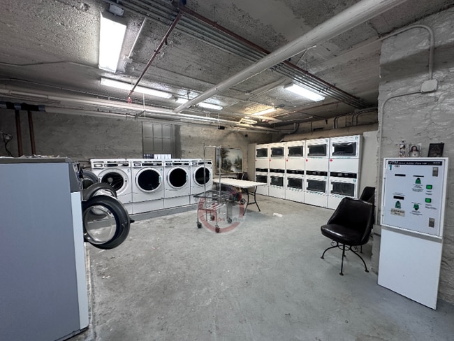 Foto del edificio - 2860 Buhre Ave