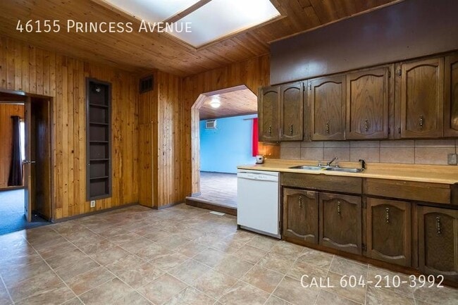Building Photo - Rustic Home In Downtown Chilliwack
