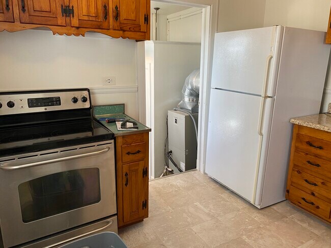 Building Photo - 3307 Lanceor Dr