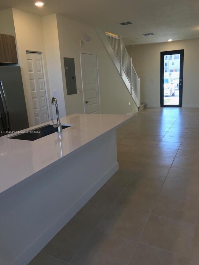 Foto del edificio - 10431 NW 82nd St