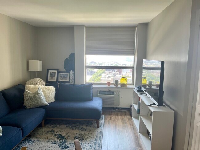 Foto del edificio - 1355 N Sandburg Terrace