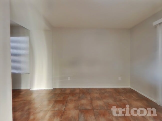 Building Photo - 11519 W Windrose Ave