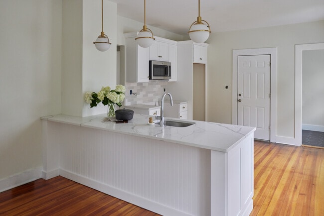 Kitchen - 8 Montgomery St