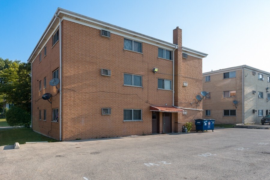 Building Photo - 2121 Narcissus Ave