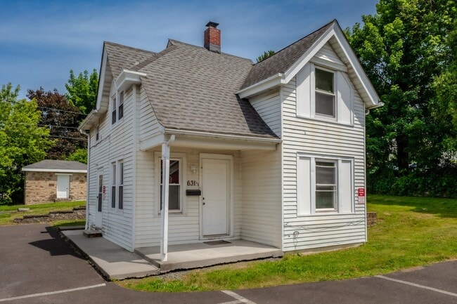 Building Photo - 631 Main St