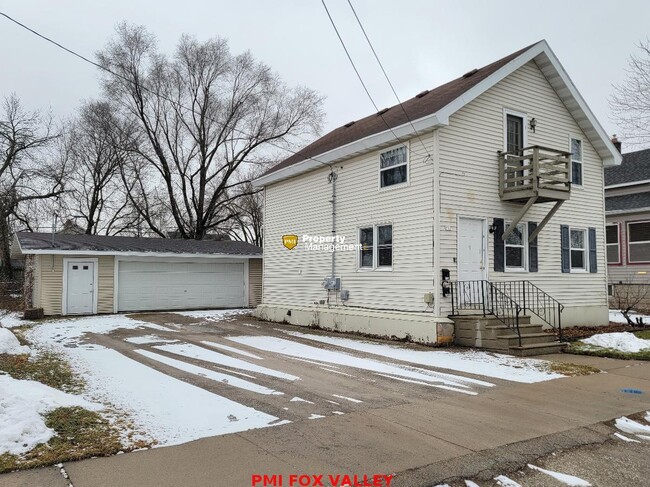 Building Photo - Large 1 bedroom with Garage