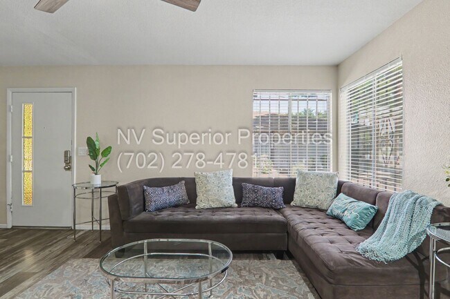 Foto del edificio - SE!! Close to UNLV!! 2 Bedroom 2 story!! 1 Car Carport!! Fully Furnished!! Community Pool!! and T...