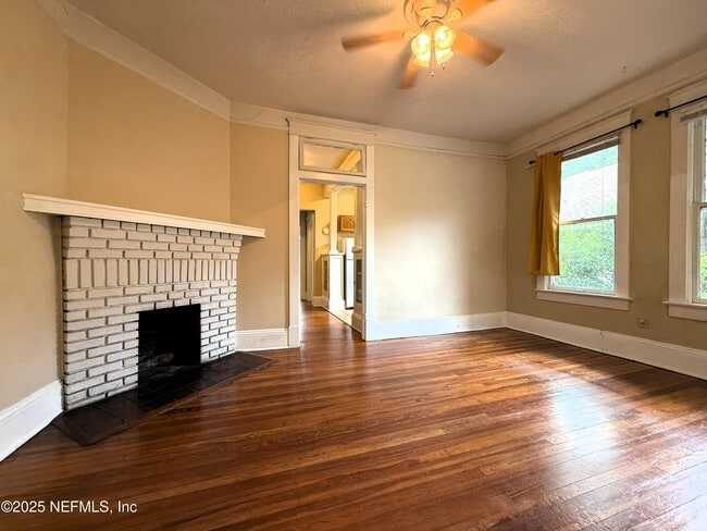 Foto del edificio - 2245 Myra St