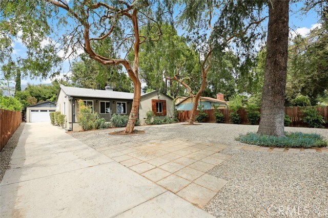 Foto del edificio - 237 E Altadena Dr