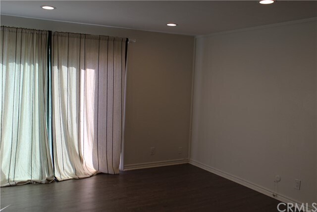 Foto del edificio - 212 S Kraemer Blvd