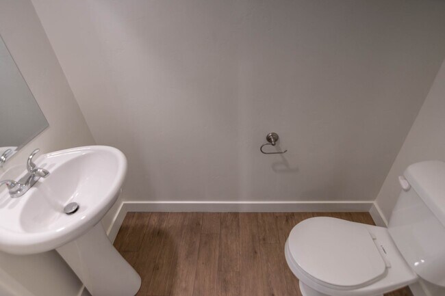 Foto del edificio - Gorgeous, 2-Story Premier Townhomes w/Atta...