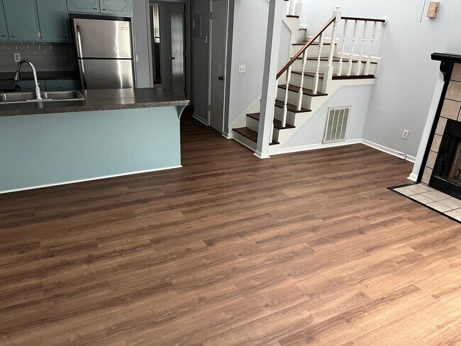 Building Photo - 2 story with loft Auburn