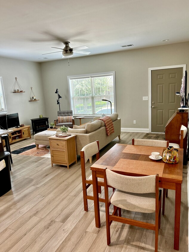 Family Room - 196 Fairway Ln