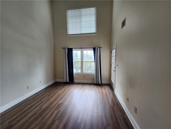 Foto del edificio - 1074 Peachtree Walk NE