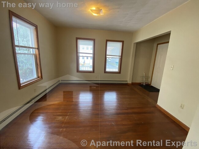 Building Photo - 64 Paris St