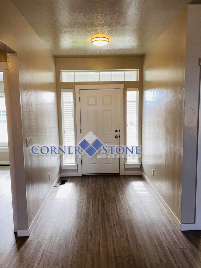 Building Photo - Like New Home in Brookdale Subdivision!