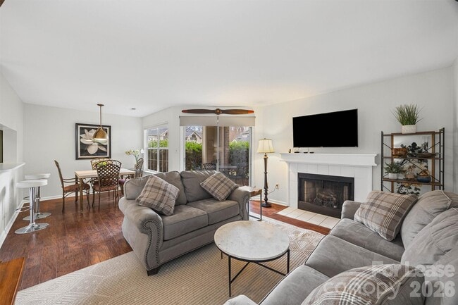 Building Photo - 5003 Sharon Rd