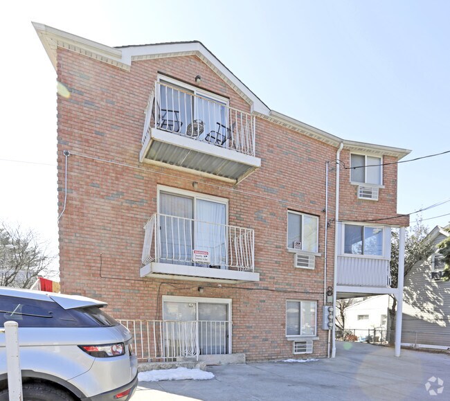 15021516 124th St, College Point, NY 11356 Apartments in College