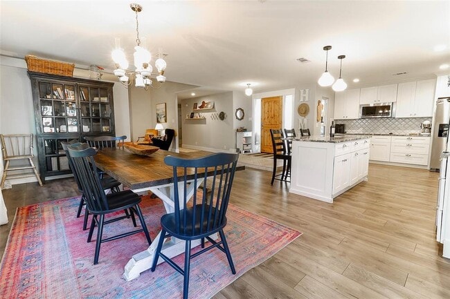 Building Photo - 405 Deerfoot Cir