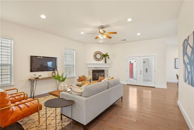 Foto del edificio - 4 bedroom 4 bath house fully remodeled