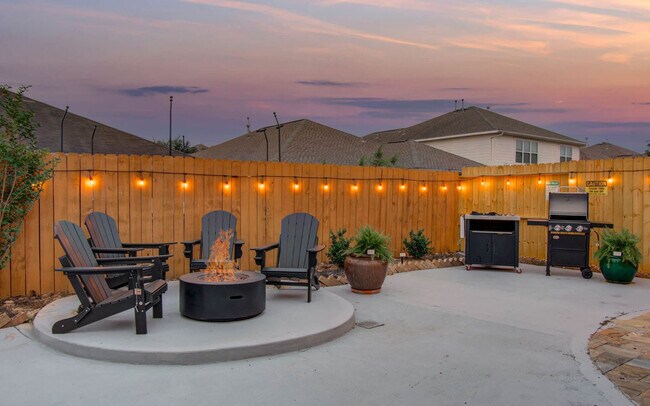 Building Photo - 7207 Crescent Mills Dr