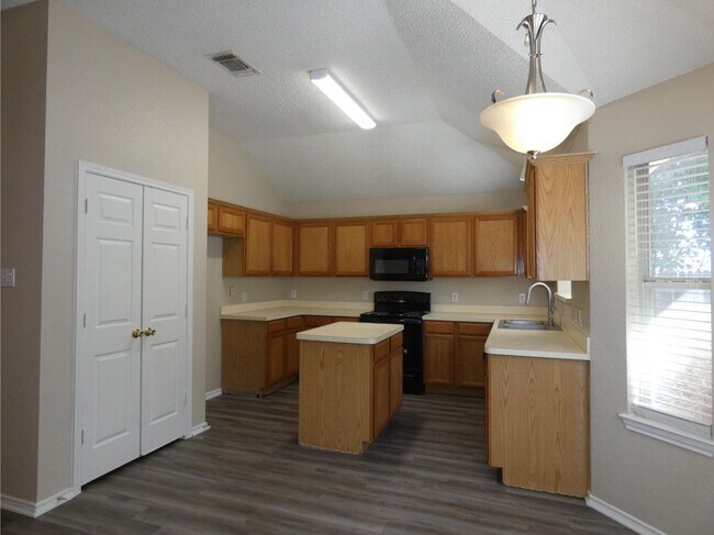 Building Photo - 1740 Cedar Tree Dr