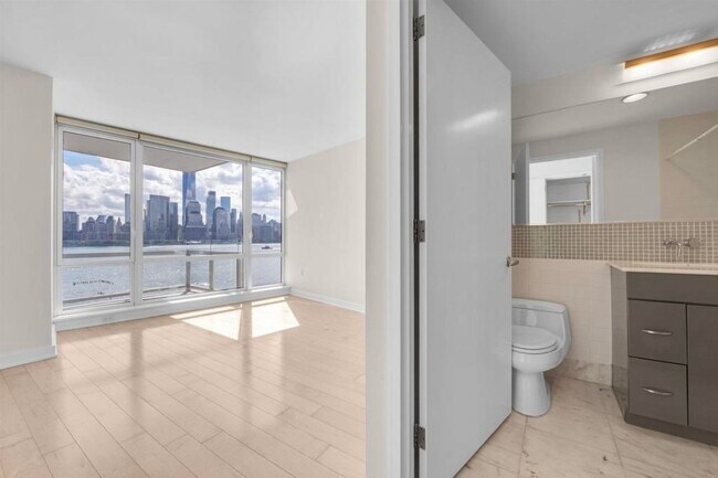 Building Photo - 2 2nd St