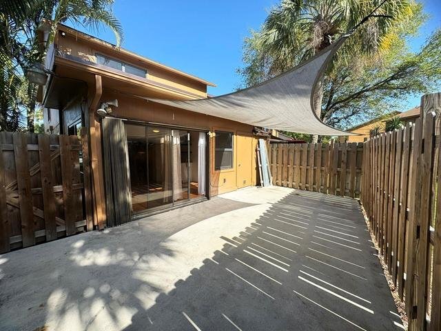 Foto del edificio - 321 Sandtree Dr