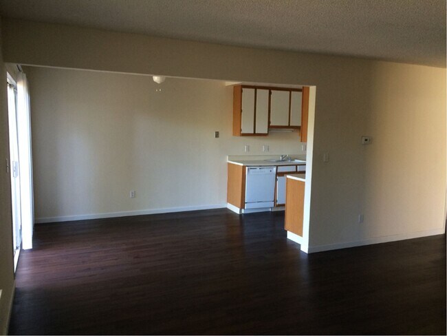 Foto del edificio - 2127-2129 E. 8th Street