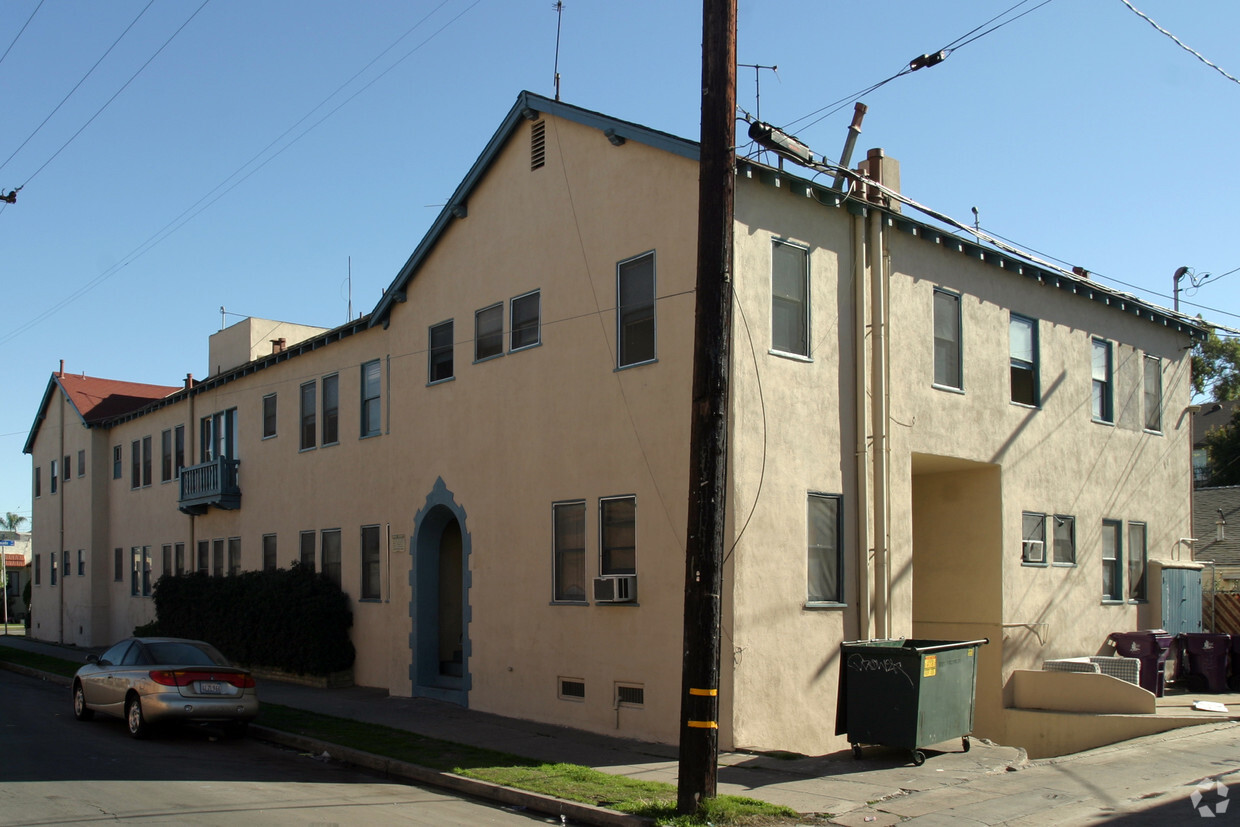 Foto del edificio - 1089 Coronado Ave