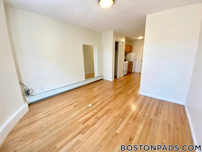 Building Photo - 8 Wait St