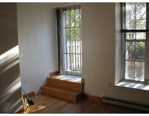 Building Photo - 240 Heath St