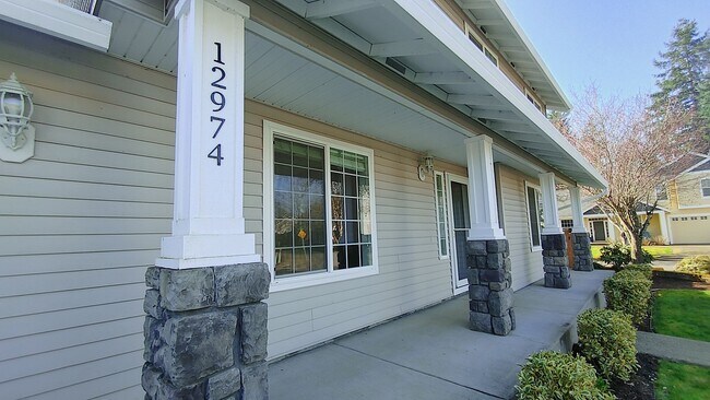 Building Photo - This Wonderful 4 Bedroom Home Located in t...