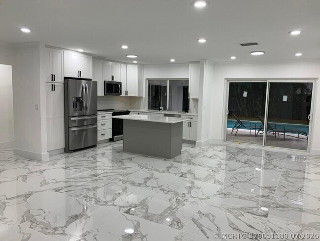 Foto del edificio - 1070 SW 18th St