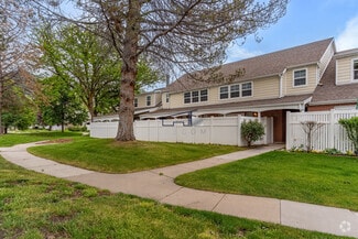 Building Photo - 281 W Pheasantbrook Dr