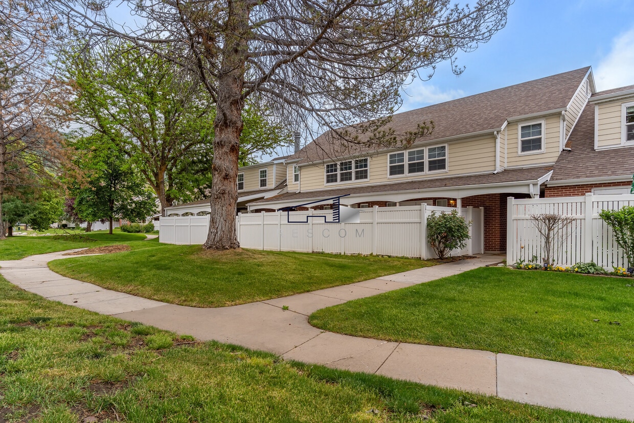 Primary Photo - 281 W Pheasantbrook Dr
