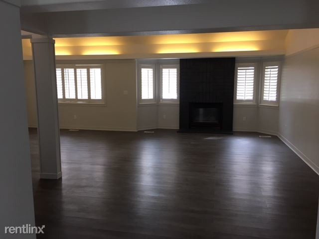Building Photo - 3 br, 2 bath Apartment - 1770 E Holladay BLVD