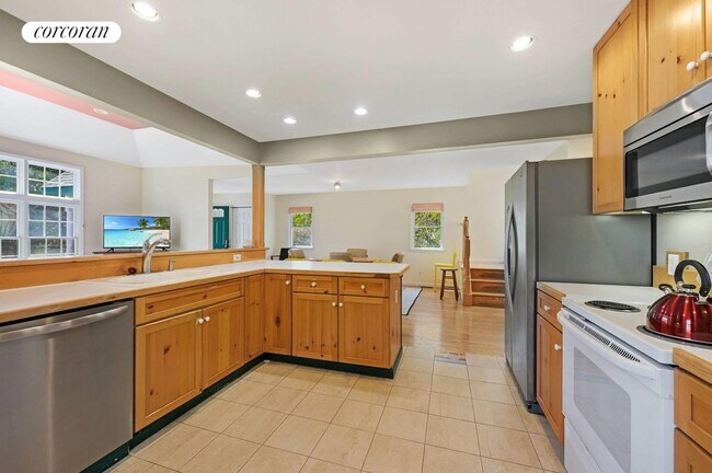 Building Photo - 48 Wickatuck Dr