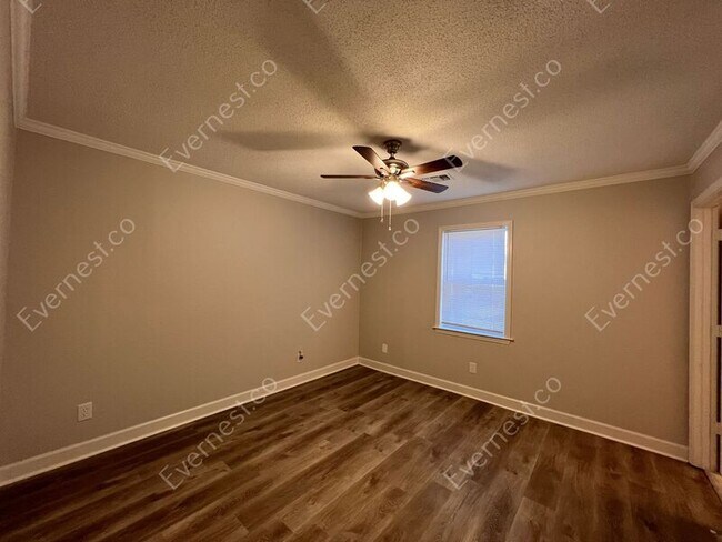 Building Photo - 1009 Willard Dr