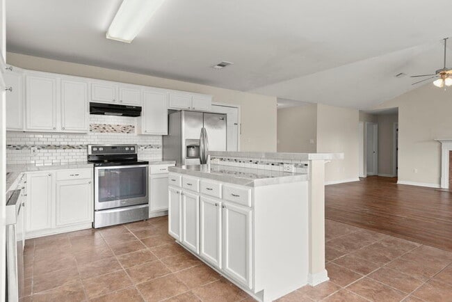 Building Photo - 11327 Shady Bend Dr