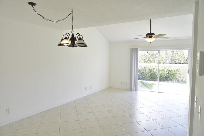Foto del edificio - 3344 Alba Cir