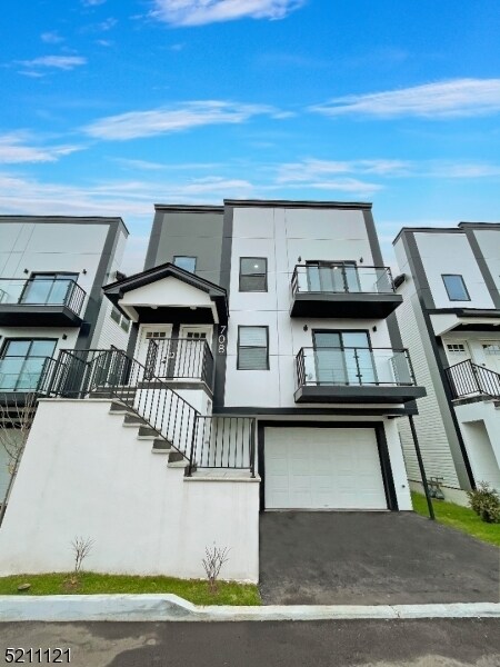 Building Photo - 708 Seaport Dr.