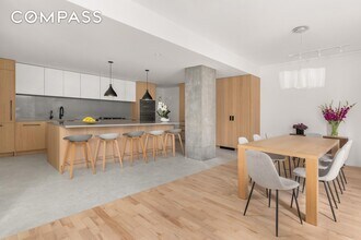 Building Photo - 404 E 76th St