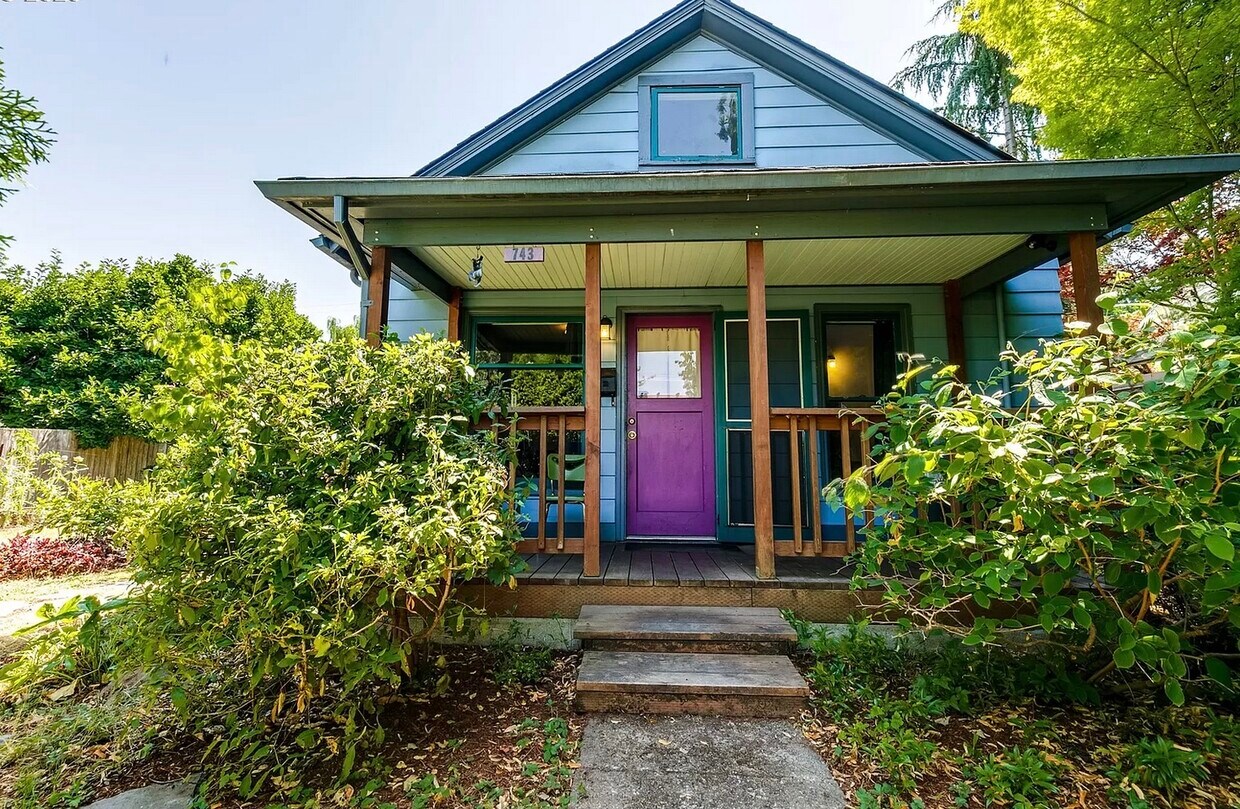 Primary Photo - 743 G St