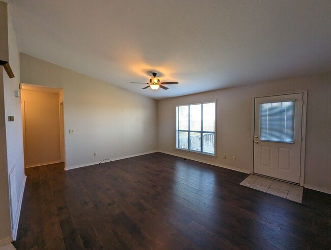 Foto del edificio - 2 Bedroom 2 Bathroom Overlooking the White...
