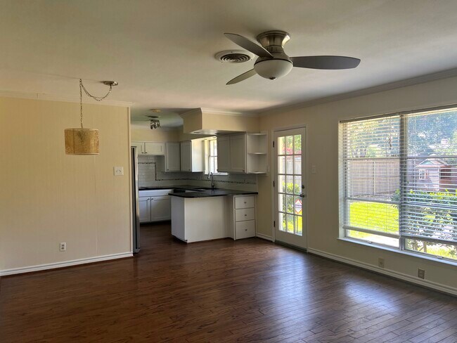 Building Photo - 1236 Evergreen Dr