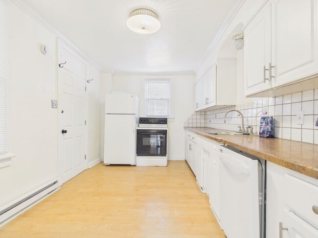 Building Photo - Single Family Home in Middletown