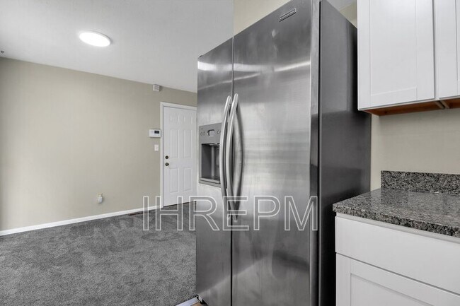 Building Photo - 5087 Holbrook Dr