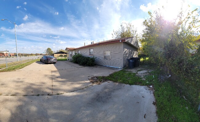 Building Photo - 5248 E Berry St