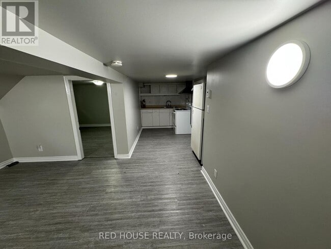Building Photo - 336 Queenston St